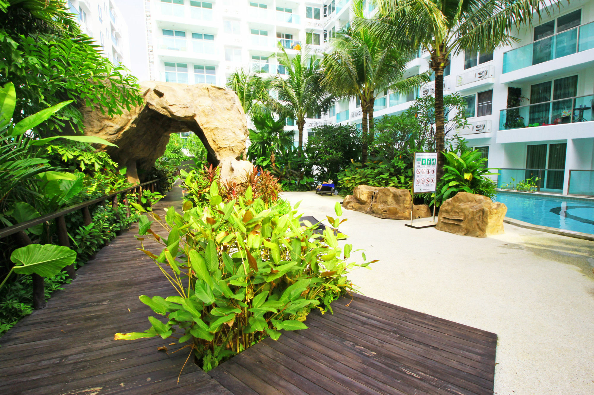 Amazon Residence By Pattaya Sunny Rentals Pantai Jomtien Luaran gambar